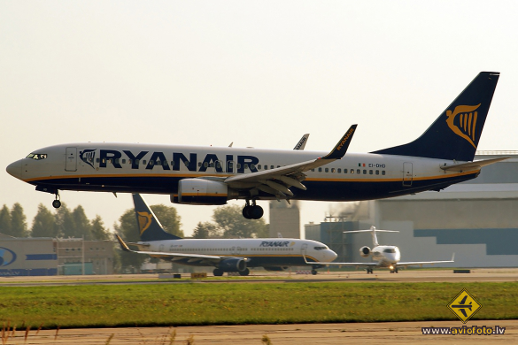 Boeing 737-8AS